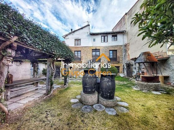 Foto 1 de Casa en venda a Santo Domingo de la Calzada de 8 habitacions amb jardí
