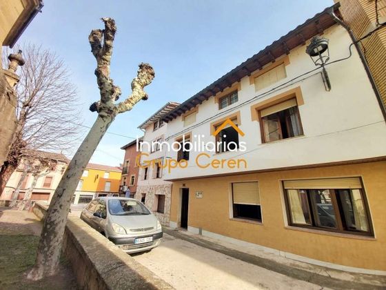 Foto 1 de Casa en venda a Castañares de Rioja de 3 habitacions amb piscina