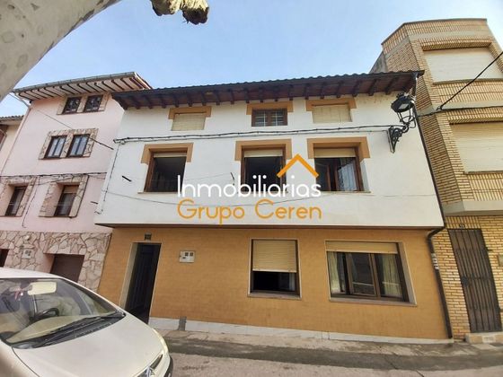 Foto 2 de Casa en venta en Castañares de Rioja de 3 habitaciones con piscina