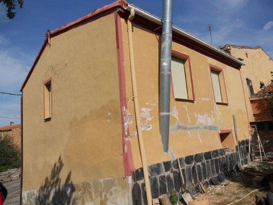 Foto 1 de Casa en venda a Manzanares de Rioja de 4 habitacions amb jardí i calefacció