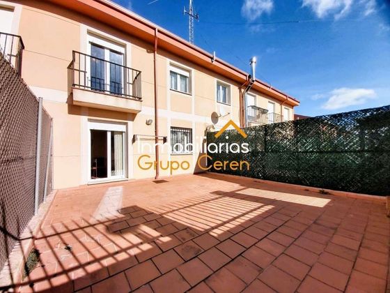 Foto 1 de Casa en venda a Redecilla del Camino de 4 habitacions amb terrassa i piscina