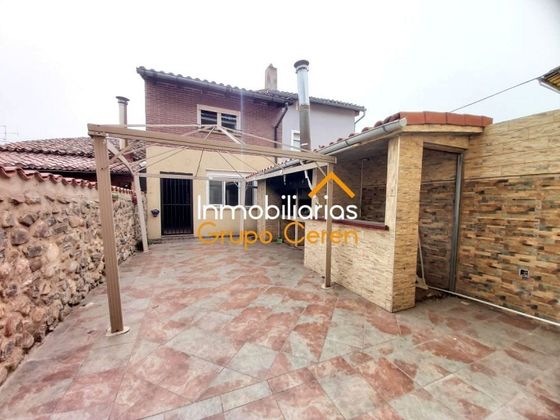 Foto 2 de Casa en venda a Redecilla del Camino de 9 habitacions amb terrassa i jardí