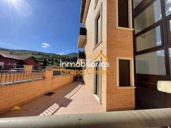 Foto 2 de Pis en venda a Santurde de Rioja de 2 habitacions amb terrassa i piscina