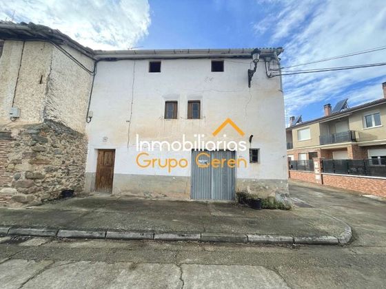 Foto 1 de Chalet en venta en Santurde de Rioja de 3 habitaciones con piscina y calefacción