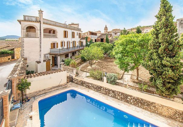 Foto 1 de Casa en venta en Santa Eugènia de 11 habitaciones con terraza y piscina