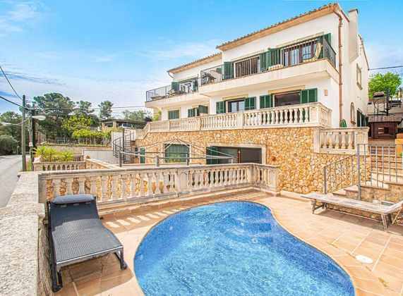 Foto 1 de Chalet en venta en Génova de 3 habitaciones con terraza y piscina