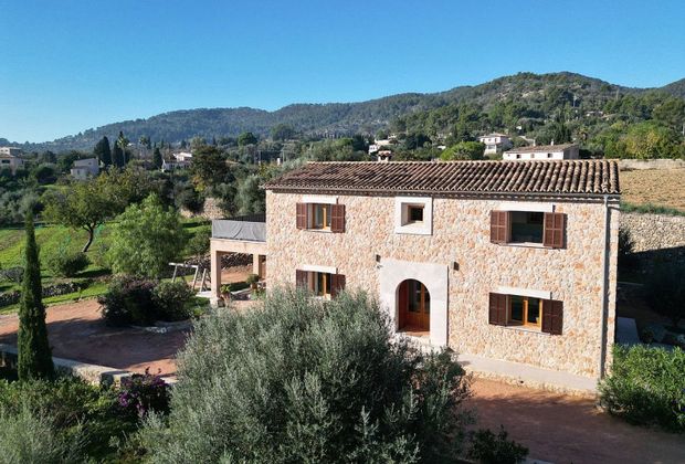 Foto 2 de Casa en venda a Alaró de 3 habitacions amb terrassa i aire acondicionat