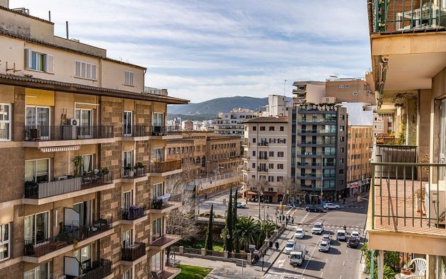 Foto 2 de Pis en venda a La Llotja - Sant Jaume de 5 habitacions amb terrassa i balcó