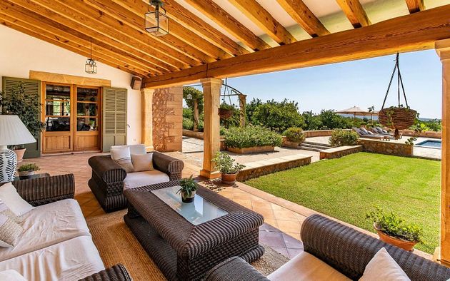 Foto 2 de Casa en venda a Santa María del Camí de 5 habitacions amb terrassa i piscina