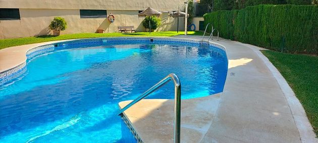 Foto 2 de Pis en venda a Parque de la Paloma de 3 habitacions amb terrassa i piscina
