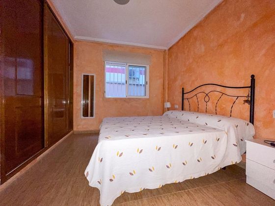 Foto 2 de Piso en venta en Los Peñascos-El Salero-Los Imbernones de 2 habitaciones con terraza y piscina