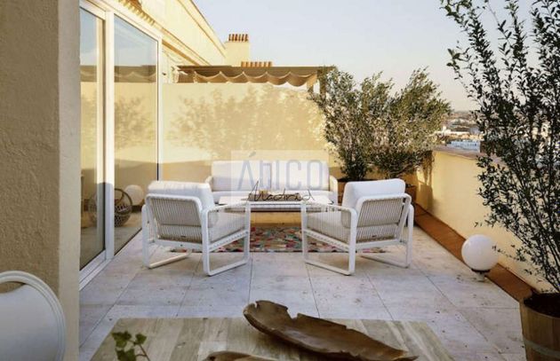 Foto 1 de Ático en alquiler en Jerónimos de 2 habitaciones con terraza y garaje