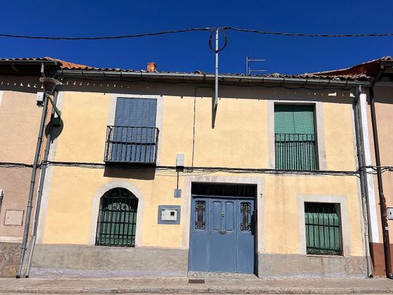 Foto 1 de Casa en venta en Santa María la Real de Nieva de 4 habitaciones con terraza y calefacción
