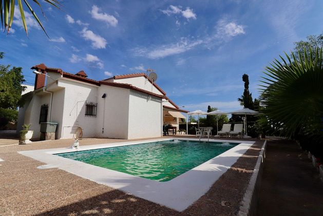 Foto 1 de Casa en venta en Albatera de 4 habitaciones con terraza y piscina