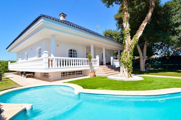 Foto 2 de Casa en venda a La Siesta - El Salado - Torreta de 4 habitacions amb terrassa i piscina