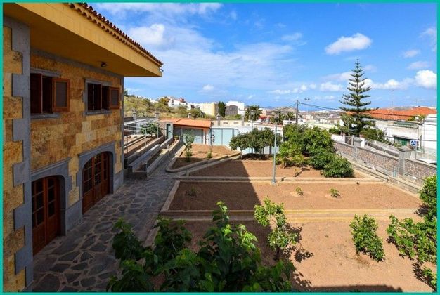 Foto 2 de Chalet en venta en Arucas Casco de 6 habitaciones con terraza y piscina