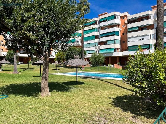 Foto 2 de Piso en venta en El Pinillo de 3 habitaciones con terraza y piscina