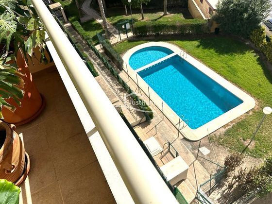 Foto 2 de Àtic en lloguer a Alfaz del Pi Pueblo-Urbanizaciones de 3 habitacions amb terrassa i piscina