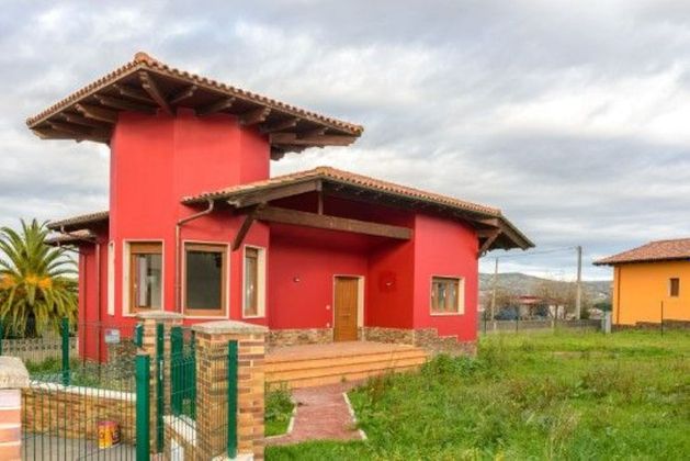 Foto 1 de Casa en venda a El Berrón-La Carrera de 3 habitacions amb garatge i jardí