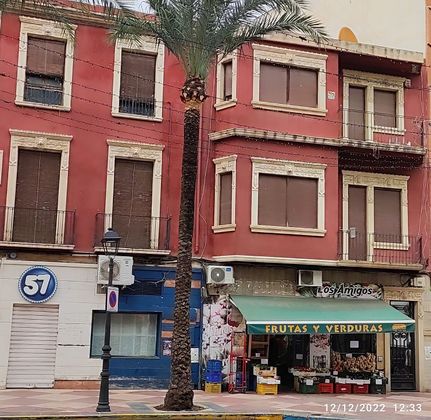 Foto 1 de Casa adossada en venda a avenida Constitución de 10 habitacions amb terrassa i balcó