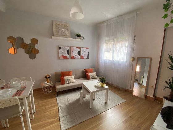 Foto 2 de Piso en alquiler en Berruguete de 2 habitaciones con terraza y muebles