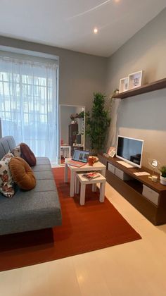 Foto 1 de Piso en alquiler en Nuevos Ministerios - Ríos Rosas de 2 habitaciones con muebles y balcón