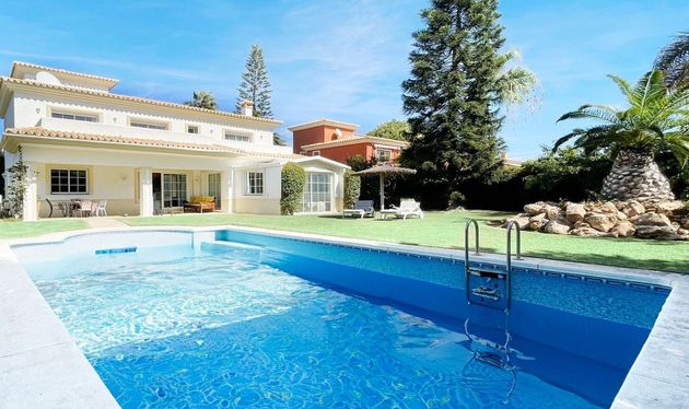 Foto 1 de Chalet en venta en urbanización Guadalmina Baja de 4 habitaciones con terraza y piscina