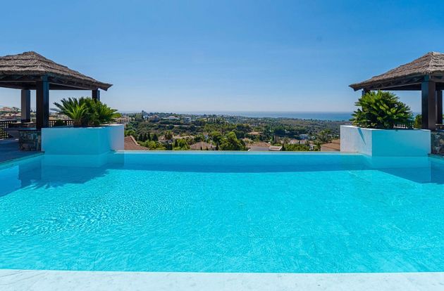 Foto 2 de Venta de chalet en Benahavís de 5 habitaciones con terraza y piscina
