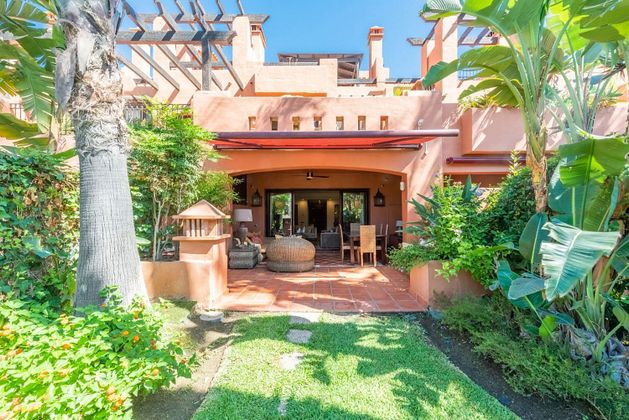 Foto 1 de Venta de casa adosada en Lomas de Marbella Club - Puente Romano de 5 habitaciones con terraza y piscina
