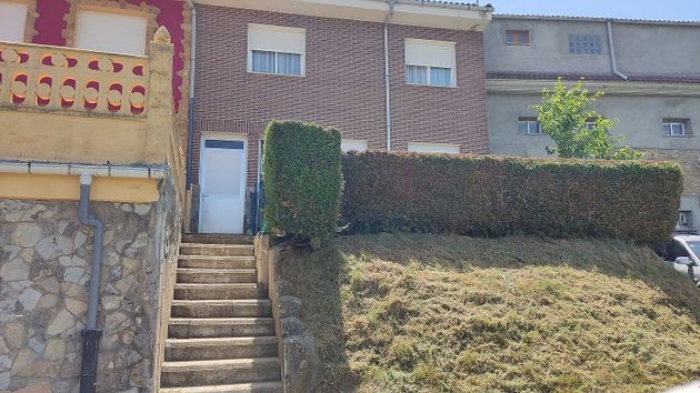 Foto 1 de Venta de casa en Boñar de 5 habitaciones con terraza y jardín