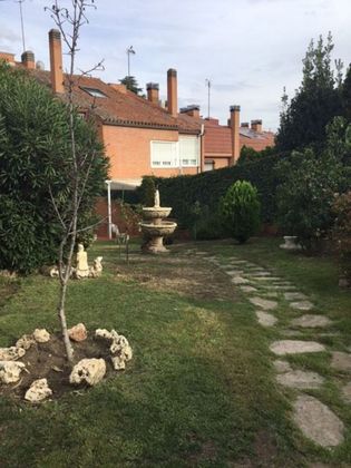 Foto 1 de Casa adossada en venda a Peñagrande de 4 habitacions amb terrassa i piscina