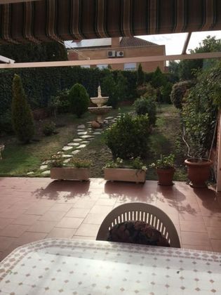 Foto 2 de Casa adosada en venta en Peñagrande de 4 habitaciones con terraza y piscina