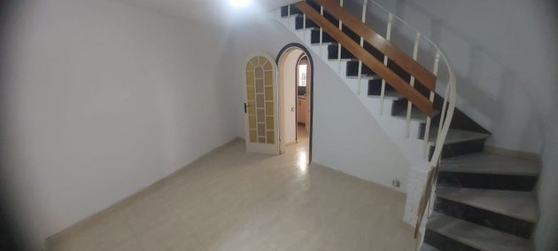 Foto 2 de Casa en venda a calle De Sigüenza de 4 habitacions amb terrassa