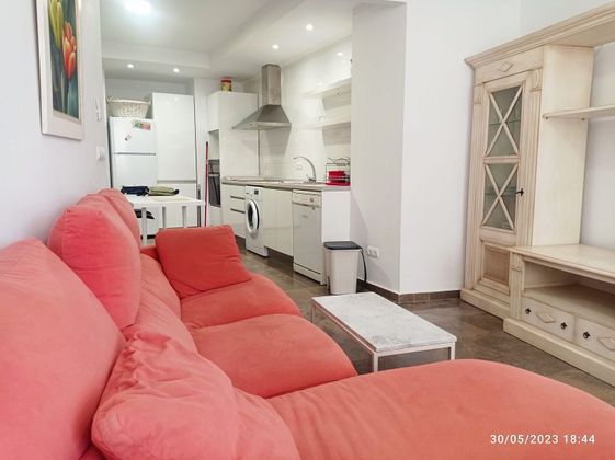 Foto 2 de Alquiler de piso en Poniente-Faro de 2 habitaciones con muebles y aire acondicionado