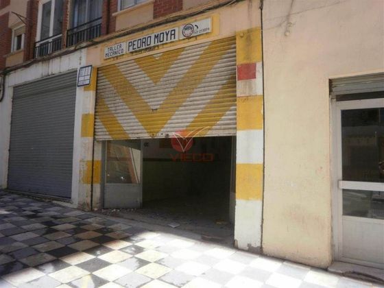 Foto 2 de Local en venda a calle Del General Fanjul de 175 m²