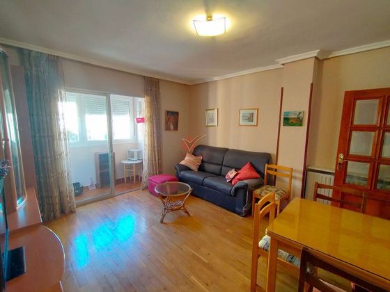 Foto 2 de Alquiler de piso en Centro - Cuenca de 3 habitaciones con muebles y calefacción