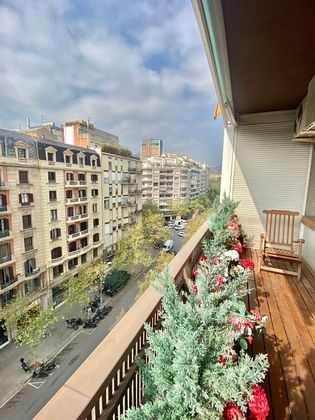 Foto 2 de Piso en venta en L'Antiga Esquerra de l'Eixample de 3 habitaciones con terraza y aire acondicionado