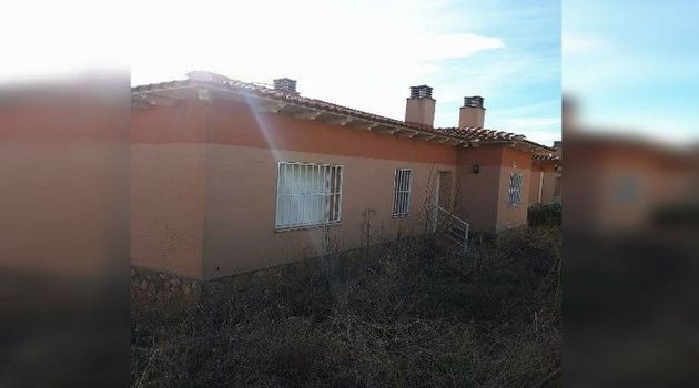 Foto 1 de Casa adossada en venda a Loranca de Tajuña de 4 habitacions amb terrassa
