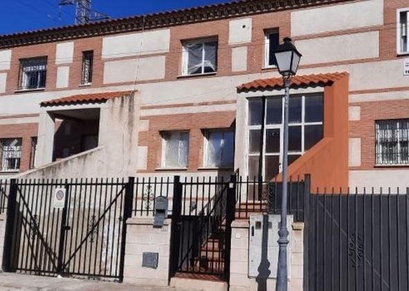 Foto 1 de Casa adossada en venda a calle Progreso de 3 habitacions i 216 m²