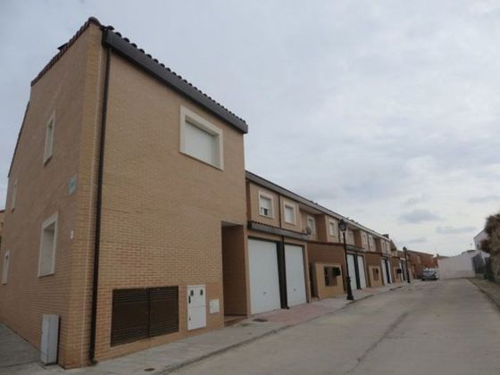 Foto 1 de Casa adosada en venta en Huerta de Valdecarábanos de 4 habitaciones con terraza y garaje