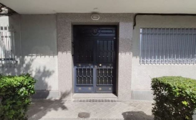 Foto 1 de Pis en venda a calle De Reinosa de 3 habitacions amb terrassa i aire acondicionat