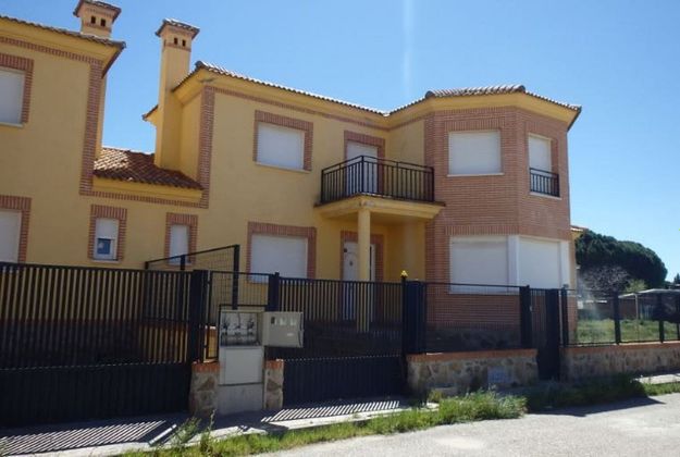 Foto 1 de Casa en venta en calle Quintanar de la Orden de 4 habitaciones con jardín y calefacción