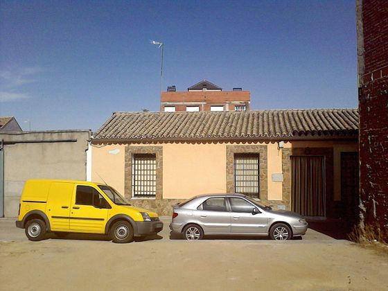 Foto 1 de Casa en venda a Villasequilla de 5 habitacions amb calefacció