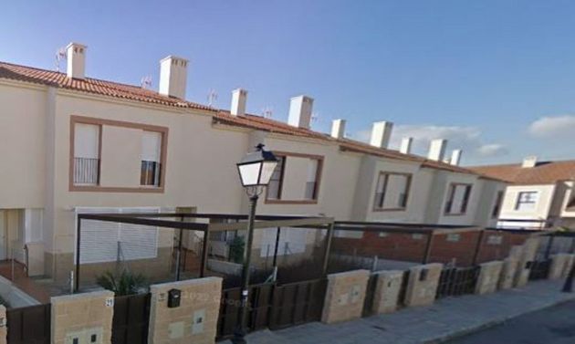 Foto 2 de Venta de casa en calle Pintora Rosa Escalona de 3 habitaciones con terraza