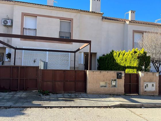 Foto 1 de Casa en venda a calle Pintora Rosa Escalona de 3 habitacions amb terrassa