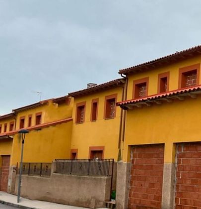 Foto 1 de Venta de casa adosada en calle Granada de 3 habitaciones y 2306 m²