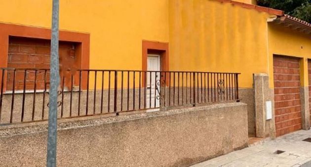 Foto 2 de Venta de casa adosada en calle Granada de 3 habitaciones y 2306 m²