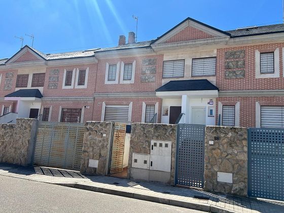 Foto 2 de Casa en venta en calle Federico Garcia Lorca de 4 habitaciones con terraza y garaje