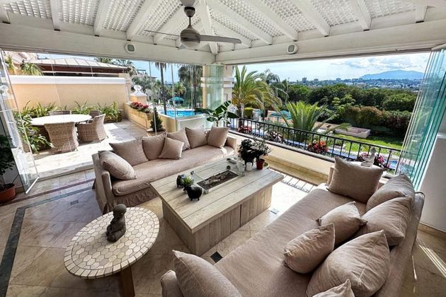 Foto 1 de Dúplex en venda a urbanización Lomas de Rio Verde de 3 habitacions amb terrassa i piscina