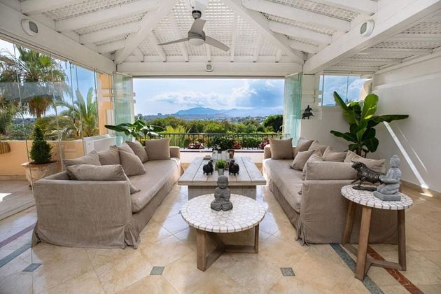 Foto 2 de Dúplex en venda a urbanización Lomas de Rio Verde de 3 habitacions amb terrassa i piscina
